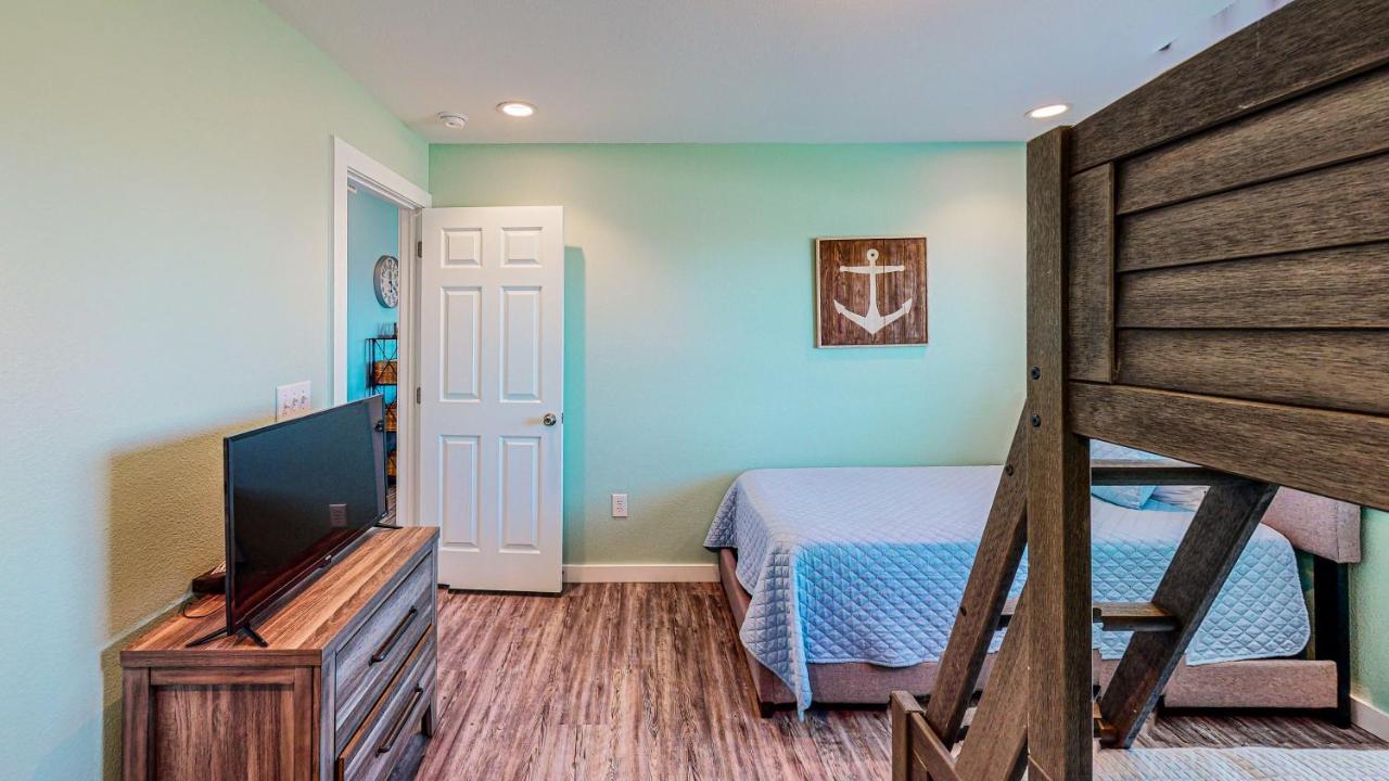 Ah-D213 Newly Remodeled Second Floor Condo, Near Shared Community Pool Port Aransas Bagian luar foto