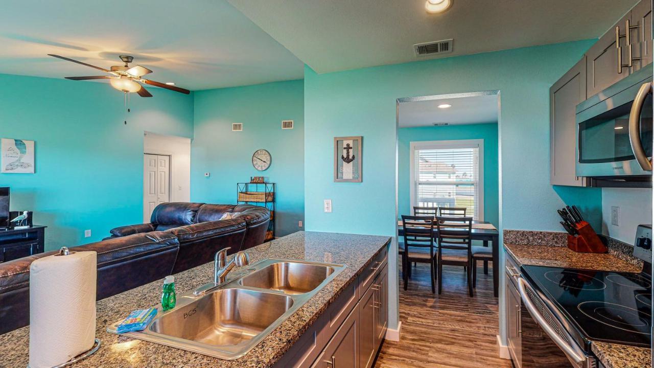 Ah-D213 Newly Remodeled Second Floor Condo, Near Shared Community Pool Port Aransas Bagian luar foto