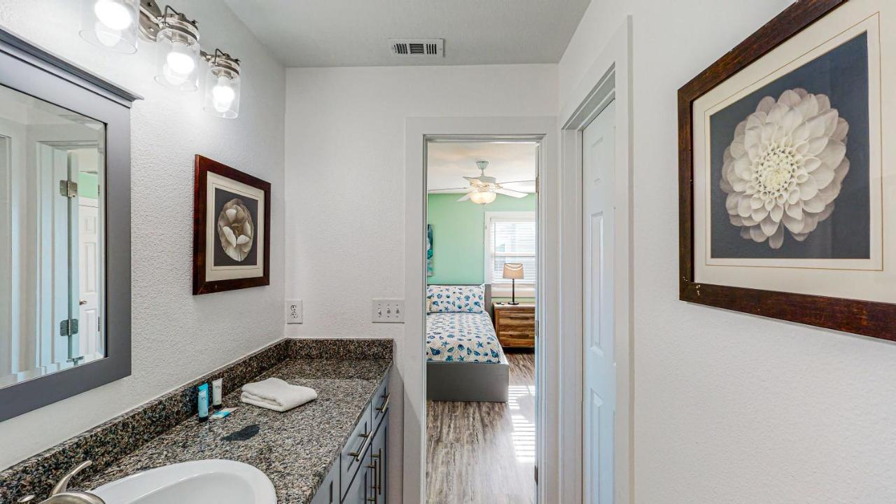 Ah-D213 Newly Remodeled Second Floor Condo, Near Shared Community Pool Port Aransas Bagian luar foto