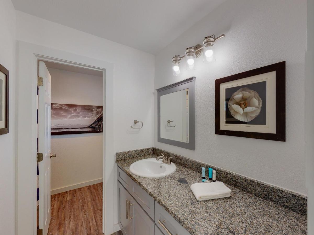 Ah-D213 Newly Remodeled Second Floor Condo, Near Shared Community Pool Port Aransas Bagian luar foto